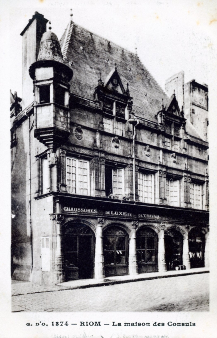 La Maison des Consuls, vers 1920 (carte postale ancienne). - Riom