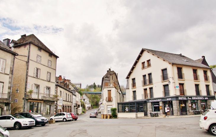 La Commune - Rochefort-Montagne