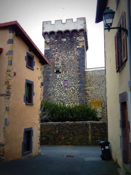 Opme village, commune de Romagnat