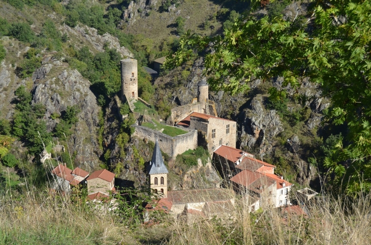 Le Village et le Château - Saint-Floret