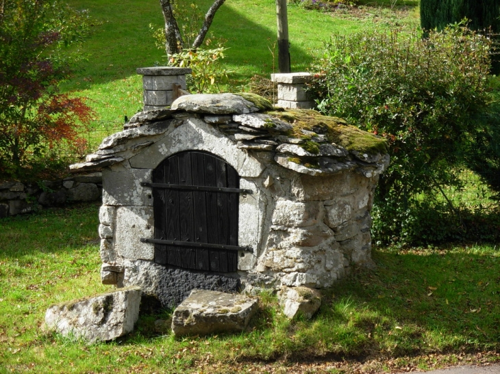 Le puits de Broussoux à St genès - Saint-Genès-Champespe