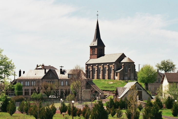 Mairie et église de St Genès - Saint-Genès-Champespe