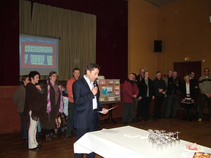 Janvier 2009, salle des fêtes: Le maire présente ses voeux - Saint-Georges-de-Mons
