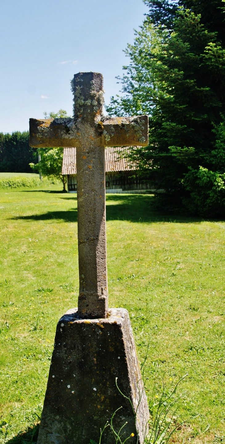 Croix - Saint-Jacques-d'Ambur