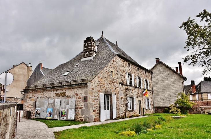 La Mairie - Saint-Sauves-d'Auvergne