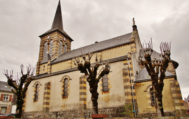 +++église saint-Etienne - Saint-Sauves-d'Auvergne