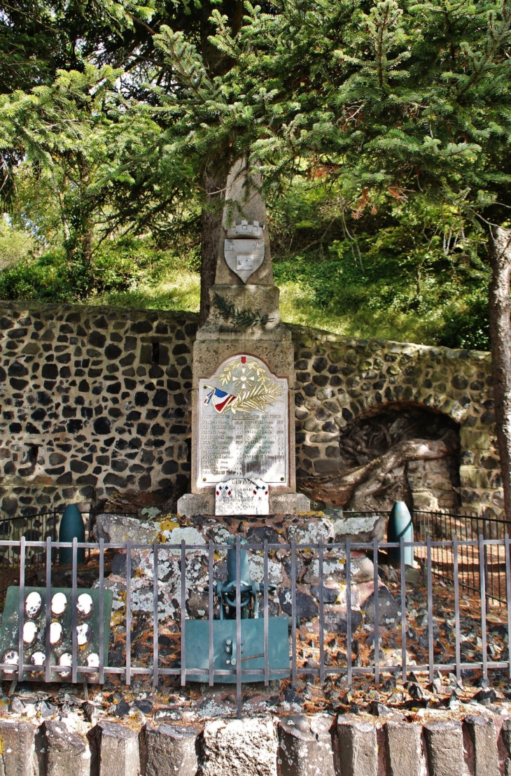 Monument aux Morts - Usson