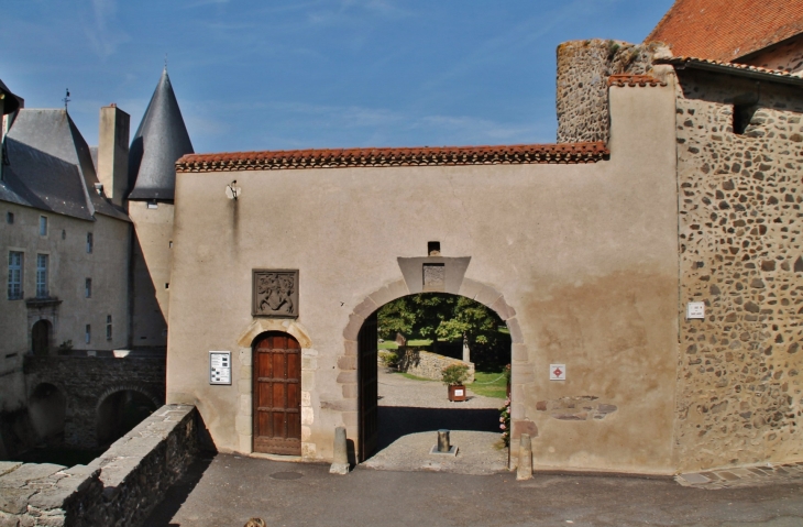 Le Château ( Entrée ) - Villeneuve