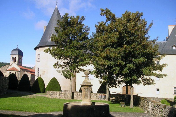 L'église et le château - Villeneuve