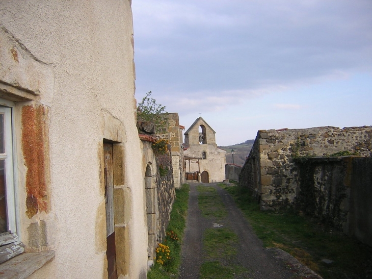 Buron et sa chapelle romane du XIIème siècle - Yronde-et-Buron