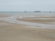 gold beach : plage de débarquement, vestiges du port artificiel