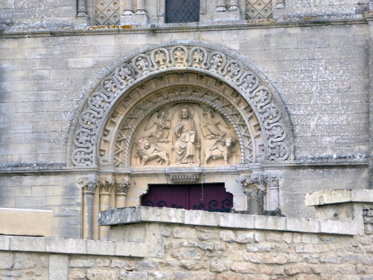 Le tympan de l'église - Bény-sur-Mer