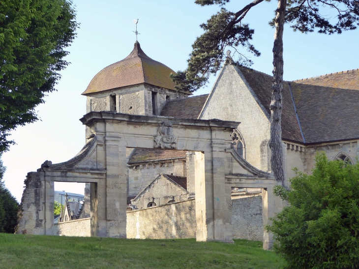 Le portail Colbert et l'église - Blainville-sur-Orne