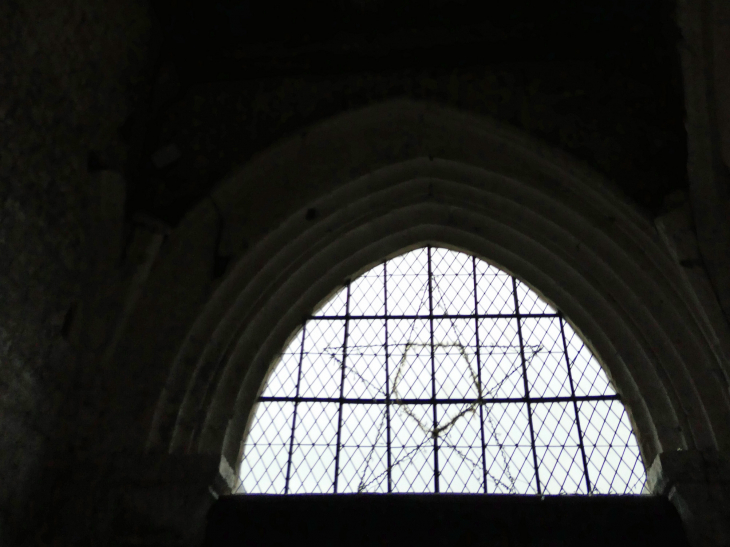 Sous le porche de l'église - Blangy-le-Château
