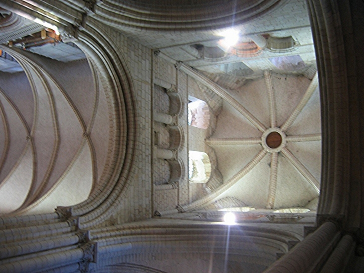 Eglise St Etienne -  Tour lanterne - Caen