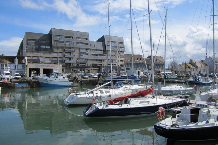 Le port de COURSEULLES-SUR-MER.