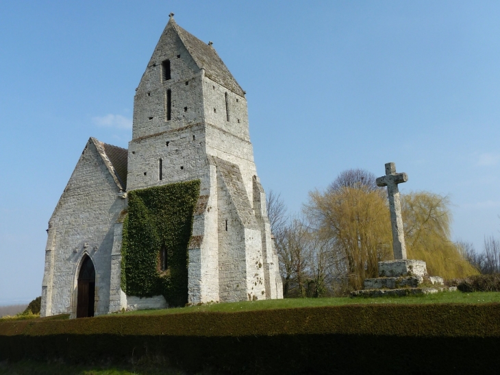 La chapelle aux lierres et la croix - Cricquebœuf