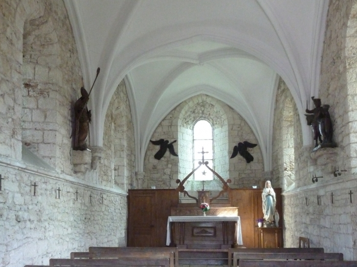 L'intérieur de la chapelle aux lierres - Cricquebœuf