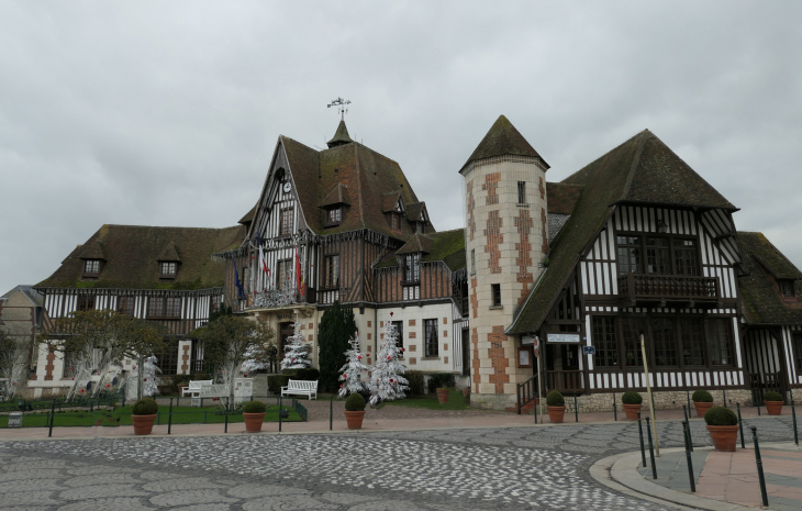 L'hôtel de ville - Deauville