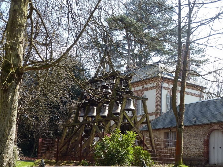 La chapelle Notre Dame de Grâce : les cloches - Équemauville