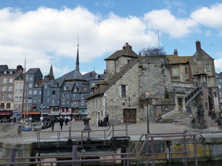 Le vieux port : la lieutenance - Honfleur