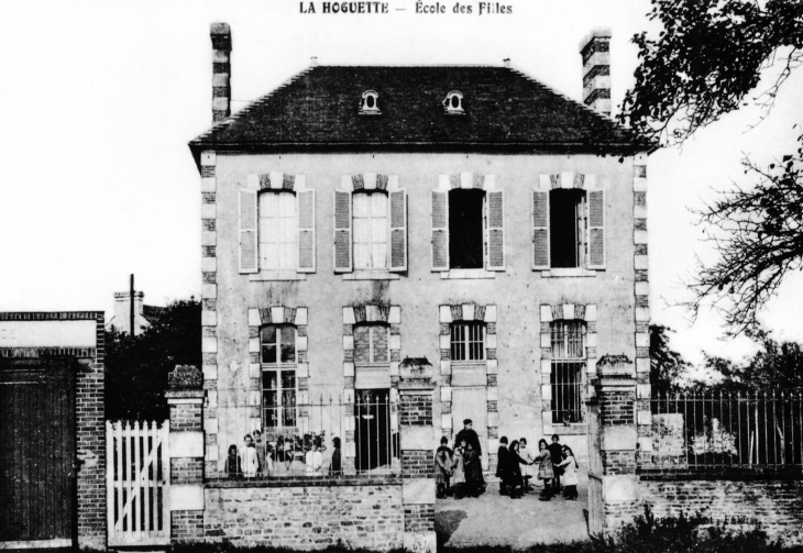 L'école des filles, vers 1905 (carte postale ancienne). - La Hoguette