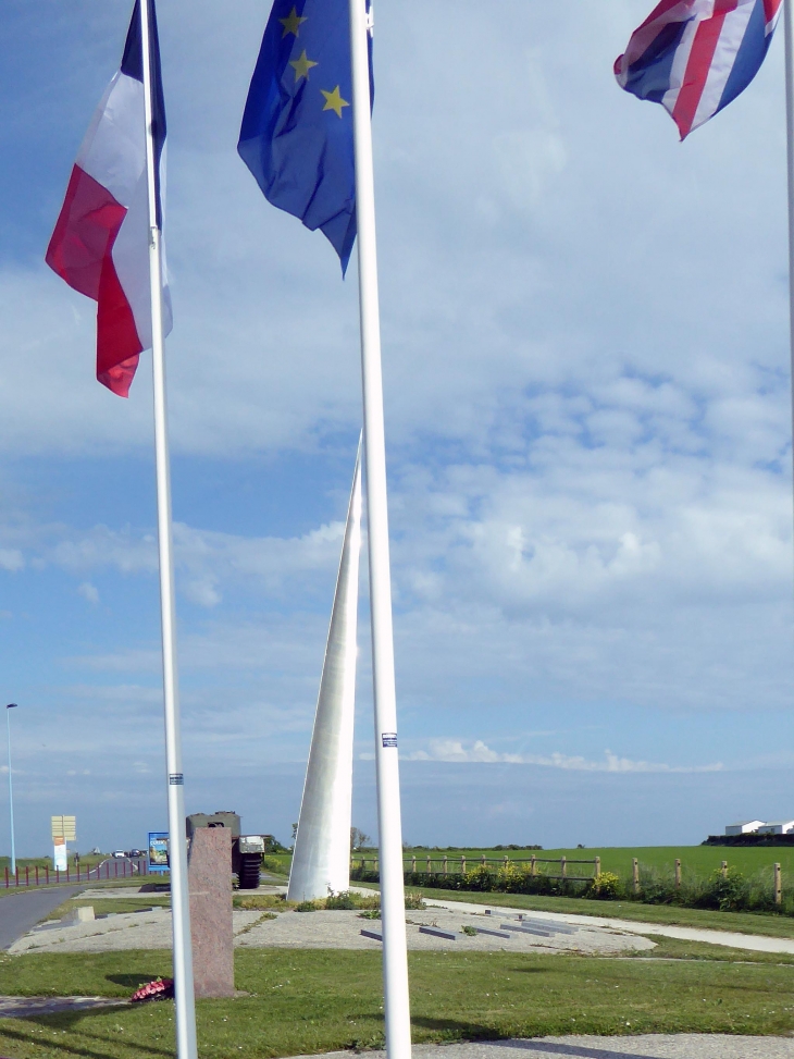 Le monument de la Liberté (cadran solaire) - Lion-sur-Mer