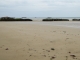 gold beach : plage de débarquement, vestiges du port artificiel