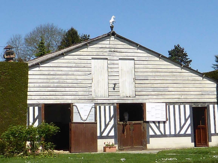 Un cheval bien logé - Saint-Pierre-Azif