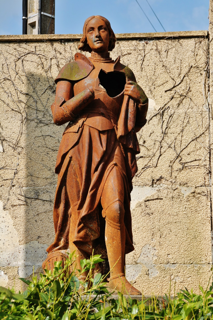 Statue - Tilly-sur-Seulles