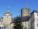 le château dans la ville.Le 1er Janvier 2016 les communes Bricquebec, Les Perques, Le Valdécie, Quettetot, Saint-Martin-le-Hébert et Le Vrétot ont fusionné  pour former la nouvelle commune Bricquebec-en-Cotentin