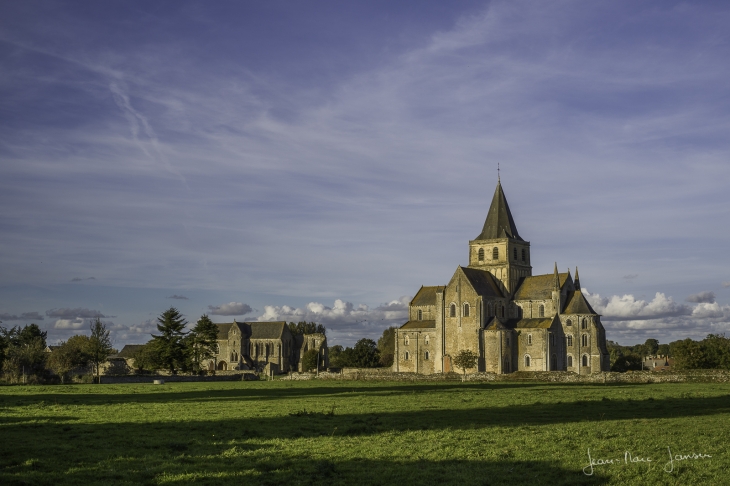 L'abbaye en fin de journée  ©Jean-Marc JANSEN - Cerisy-la-Forêt