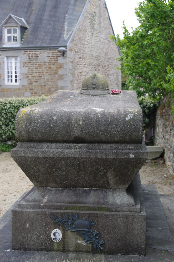 Tombe de Louis Adrian, l'inventeur du casque qui équipa les soldats de la 1ère guerre mondiale. - Genêts