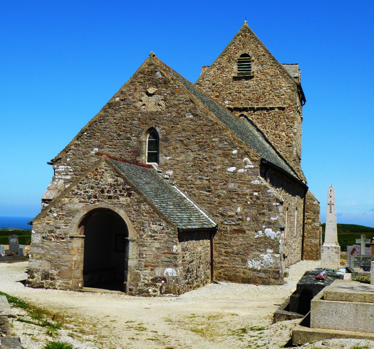 L'entrée de l'église - Jobourg