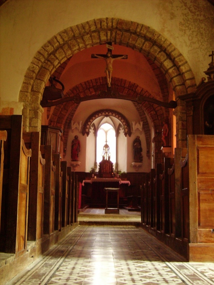 Intérieur de l'église - Le Mesnil-Aubert