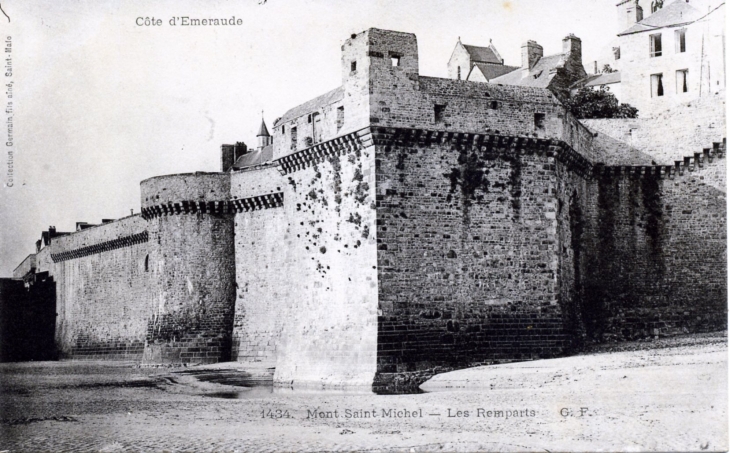Les Remparts, vers 1905 (carte postale ancienne). - Le Mont-Saint-Michel