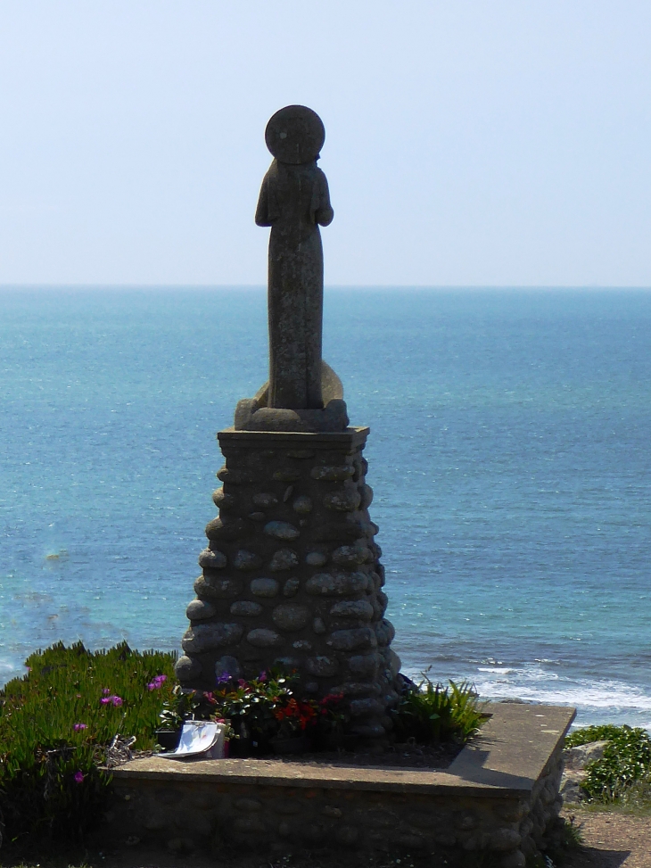 Maris Stella: Notre Dame des Marins face à la mer - Le Rozel