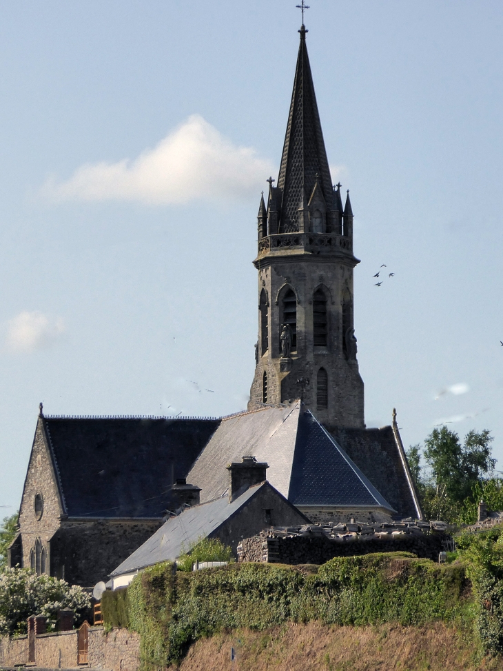 L'église. Le 1er Janvier 2016 les communesBricquebec, Les Perques, Le Valdécie, Quettetot, Saint-Martin-le-Hébert et Le Vrétot  ont fusionné  pour former la nouvelle commune Bricquebec-en-Cotentin .