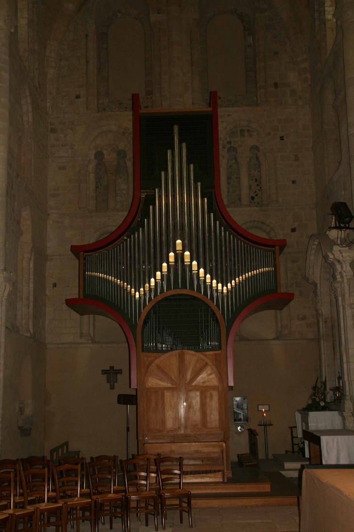 Les orgues situés dans le transept gauche - Lessay