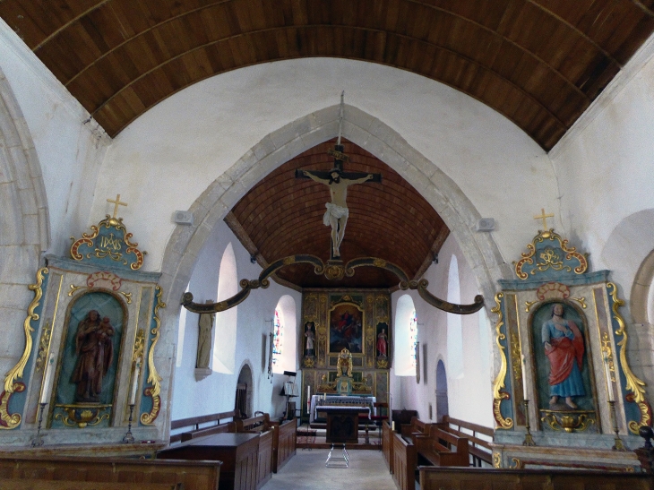 L'intérieur de l'église - Montaigu-la-Brisette