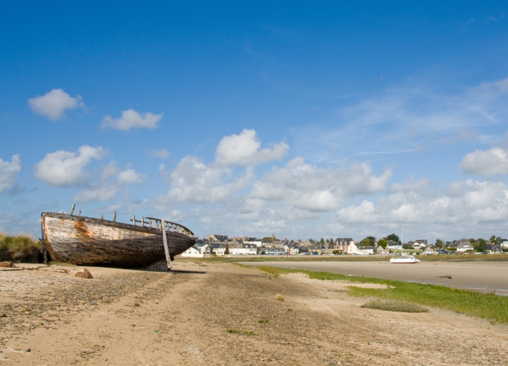 Boats waiting for the tide at Portbail