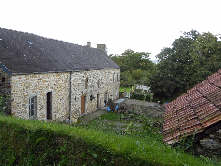 Maison à l'écart du village - Saint-Martin-le-Hébert