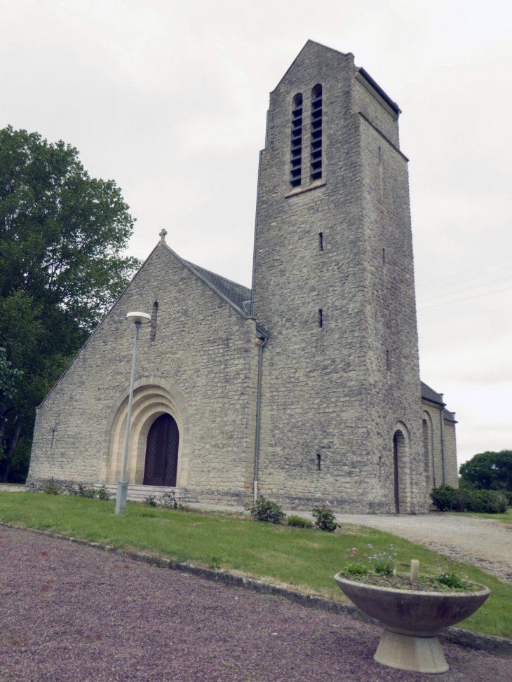 L'église - Saint-Sauveur-de-Pierrepont