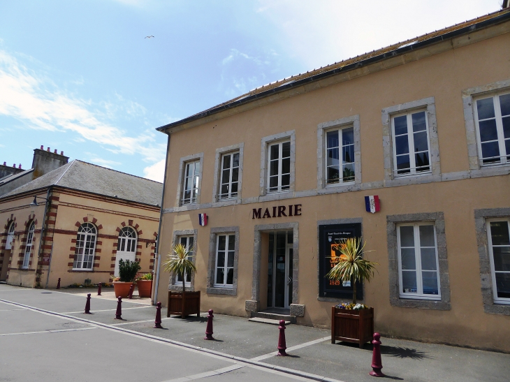 La mairie - Saint-Vaast-la-Hougue