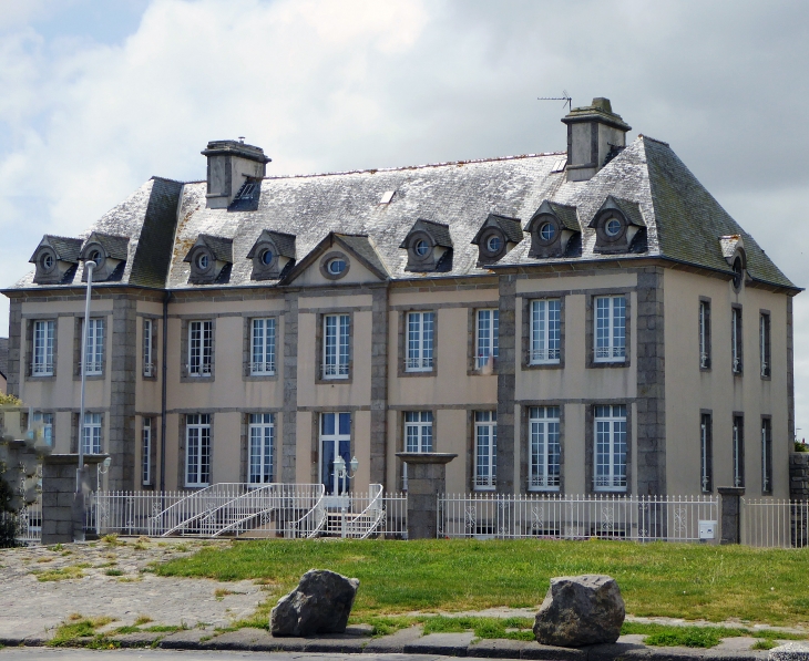 Bel immeuble - Saint-Vaast-la-Hougue