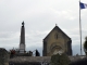 Photo suivante de Saint-Vaast-la-Hougue la chapelle des marins et le monument aux morts