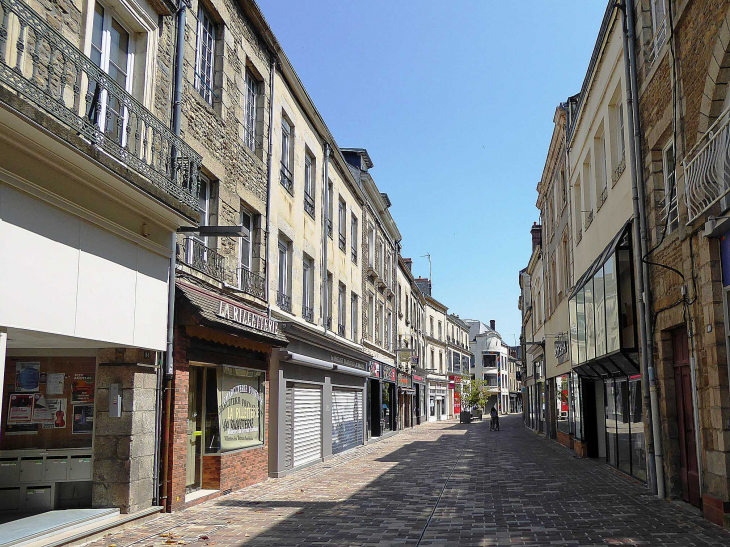 Le centre ville : rue aux Sieurs - Alençon