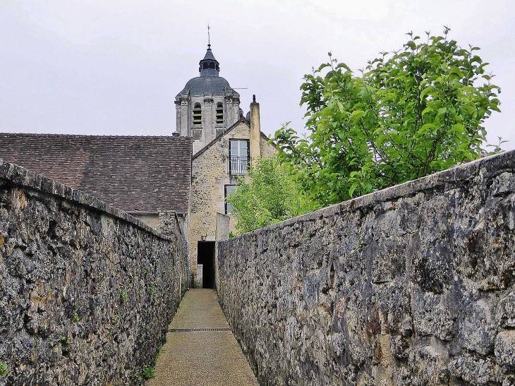 Le clocher de l'église Saint Sauveur vu des remparts - Bellême