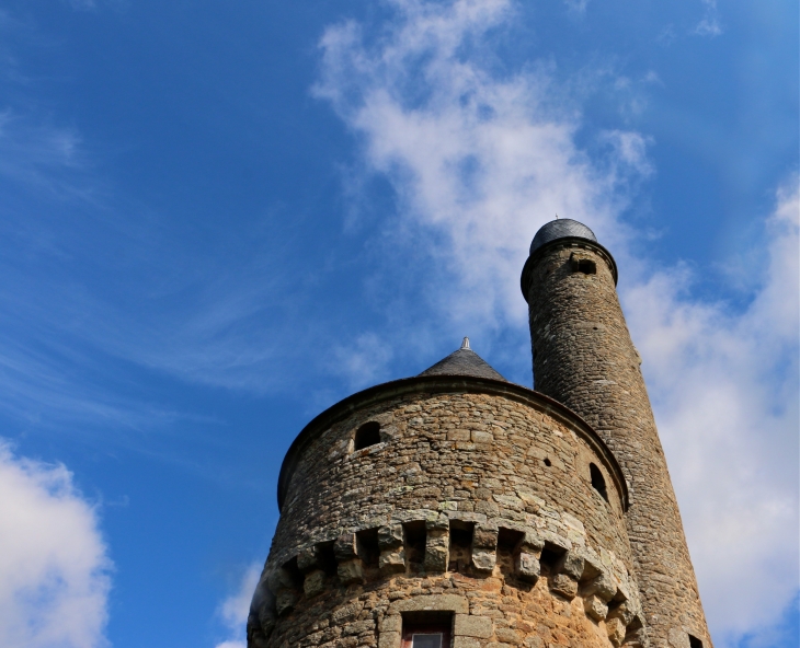 A la tour de bonvouloir - Juvigny-sous-Andaine