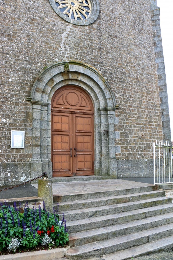 Portail de l'église notre Dame de l'Assomption - Juvigny-sous-Andaine